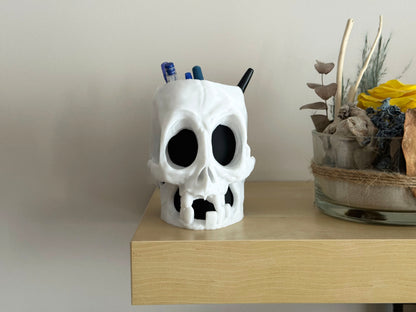 Cartoon Skull Pen Holder – 3D-Printed Desk Organizer, Halloween Pencil Cup, Creepy-Cute Gift for Office & Home