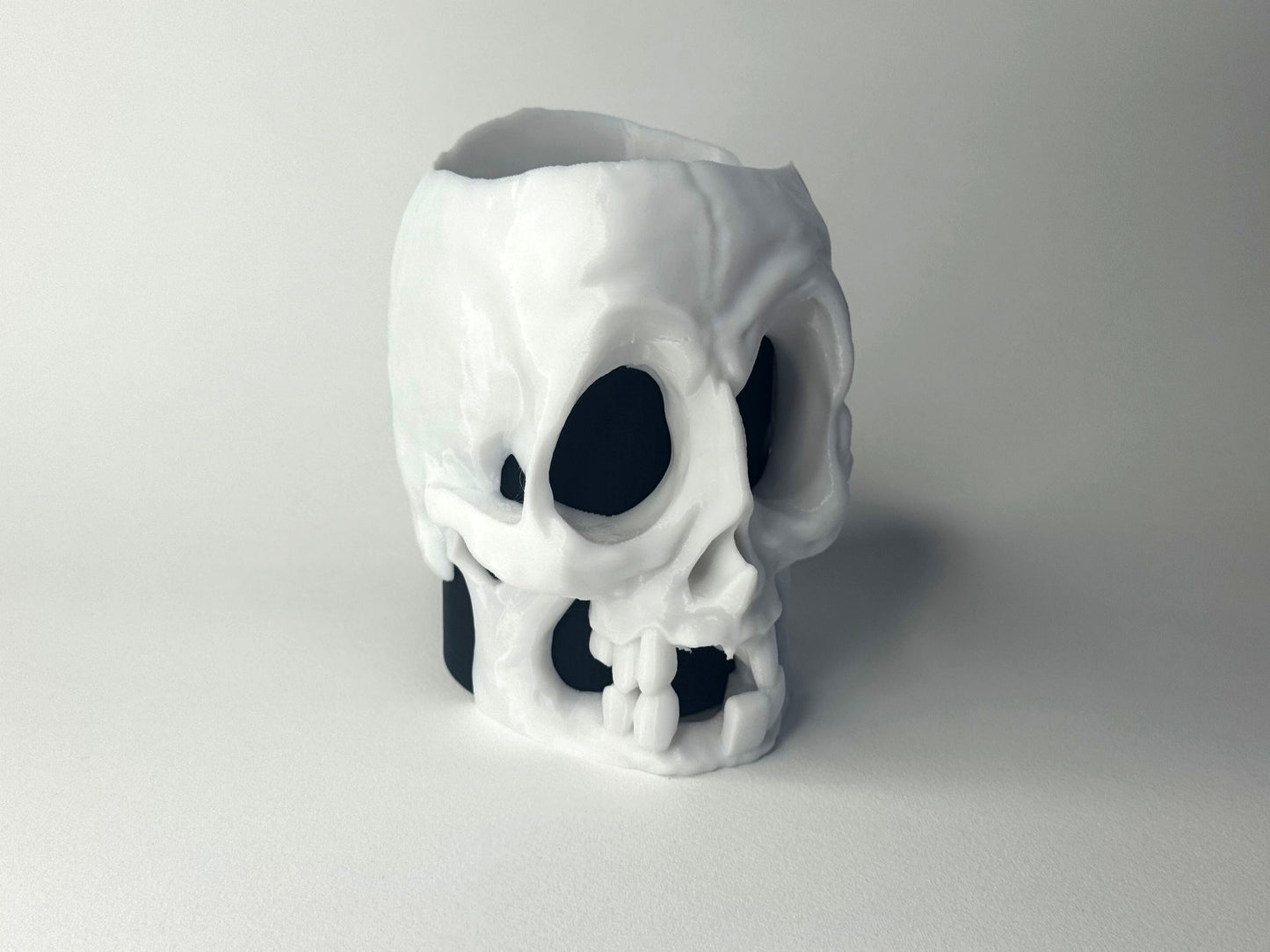 Cartoon Skull Pen Holder – 3D-Printed Desk Organizer, Halloween Pencil Cup, Creepy-Cute Gift for Office & Home